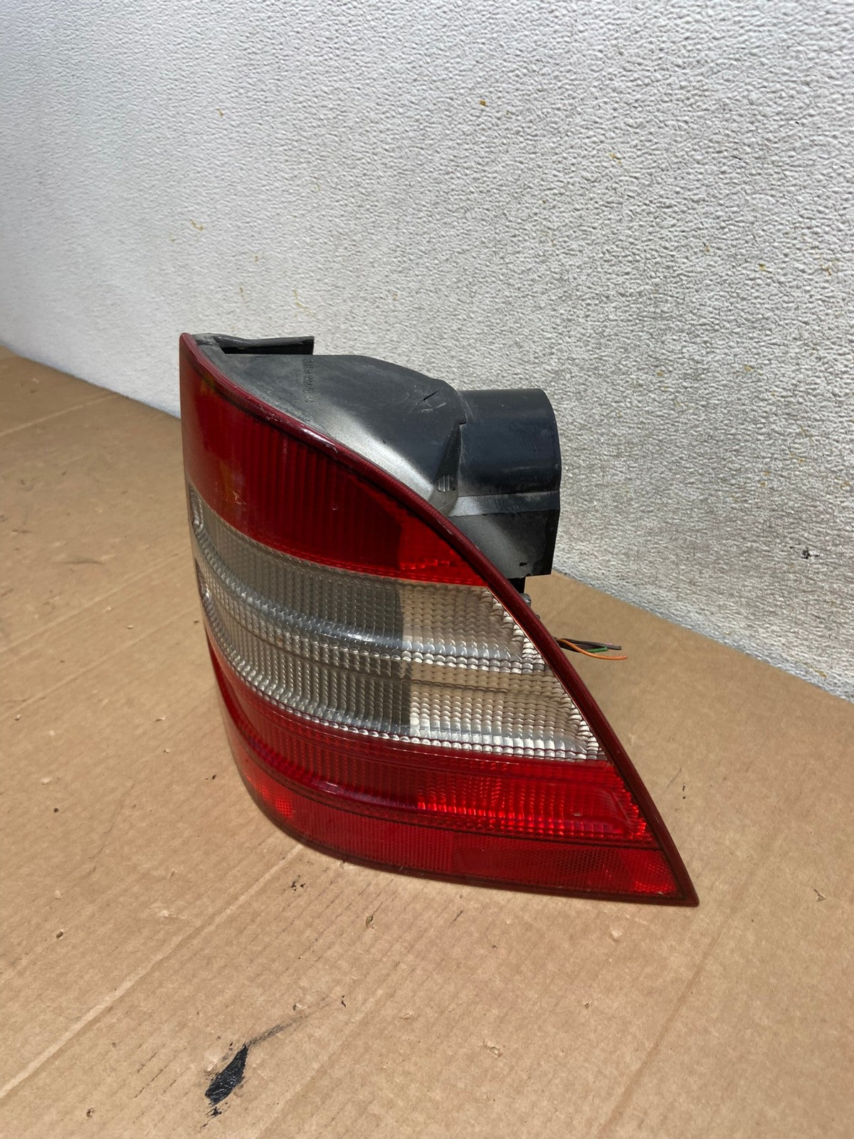 1998 to 2001 Mercedes ML320 ML-Class Right Passenger Rh Tail Light AI8411 LK1