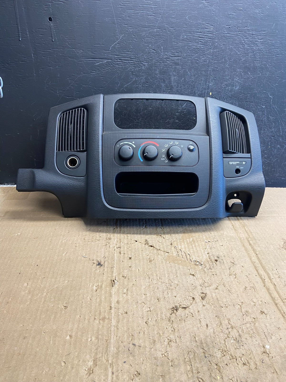 2002 to 2005 Dodge Ram Radio Climate Control Dash Air Vent Bezel Trim AE2052 DG0