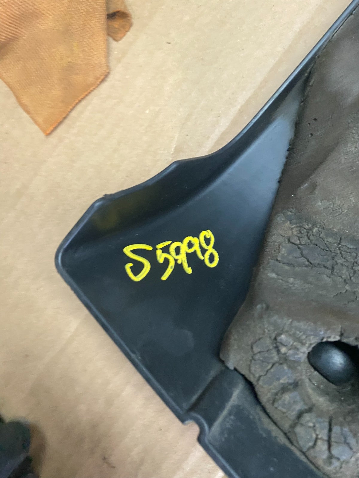 2008 - 2012 Land Rover LR2 3.2L Engine Motor Top Cover Trim Panel s5998 DG9