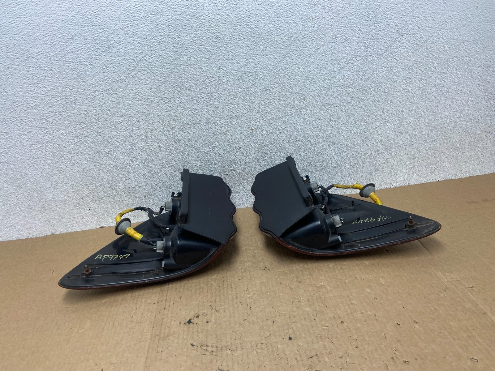 2001 to 2004 Toyota Sequoia Left+Right Side Tail Lights AF97497