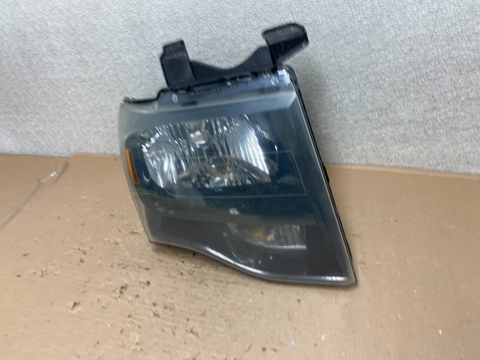 2007 to 2014 Ford Expedition Right Passenger RH side Headlight Halogen AB0839 DW1