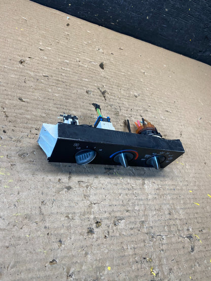 2001 - 2007 GMC Chevrolet Express 1500 Climate Control A/C S3120 DG1
