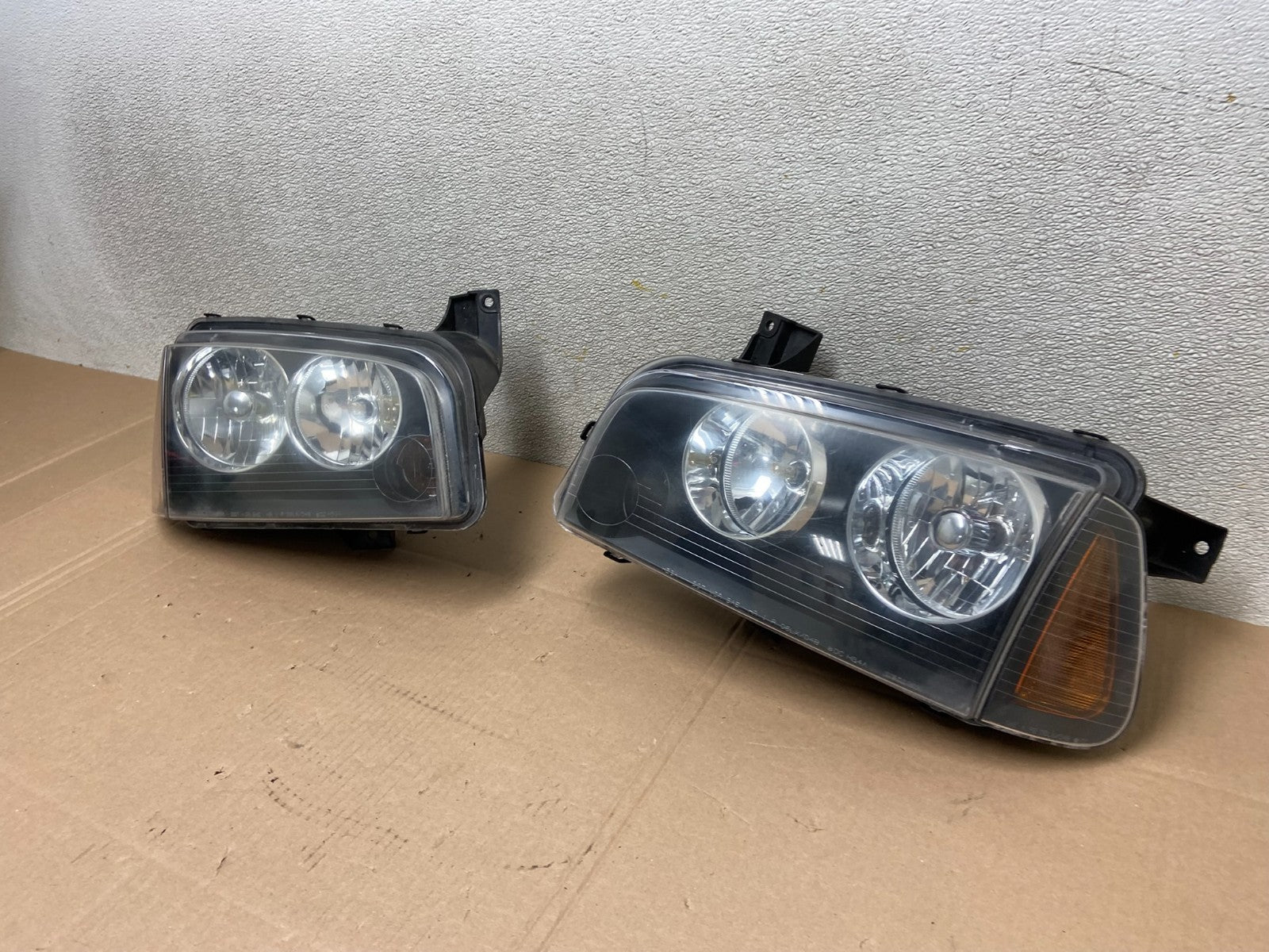 2007 to 2010 Dodge Charger Left+Right Set Side Headlights X9207 DW1