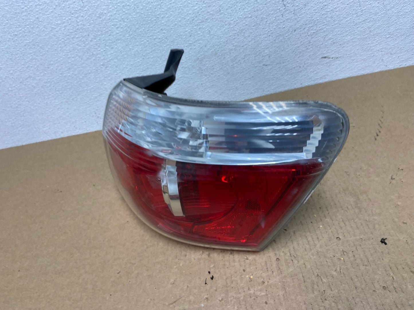 2007 to 2012 GMC Acadia Halogen Tail Light Right Passenger RH Side AC1147 DW1