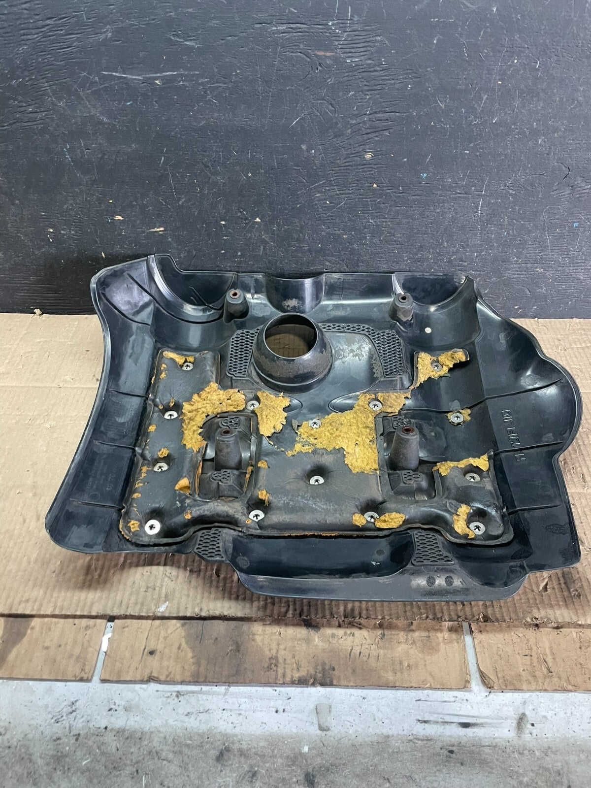 2006 to 2008 Kia Sedona V6 3.8L Engine Motor Cover M2590 PS5