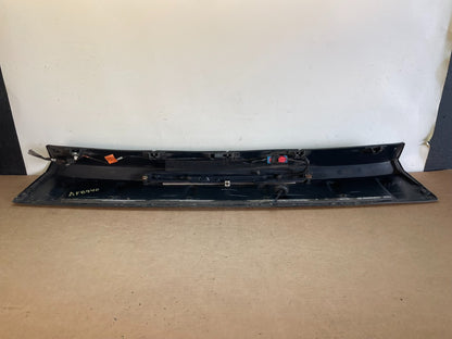 2002 to 2006 Chevrolet Avalanche 1500 Cente Spoilerr 3rd Brake Light AF89404