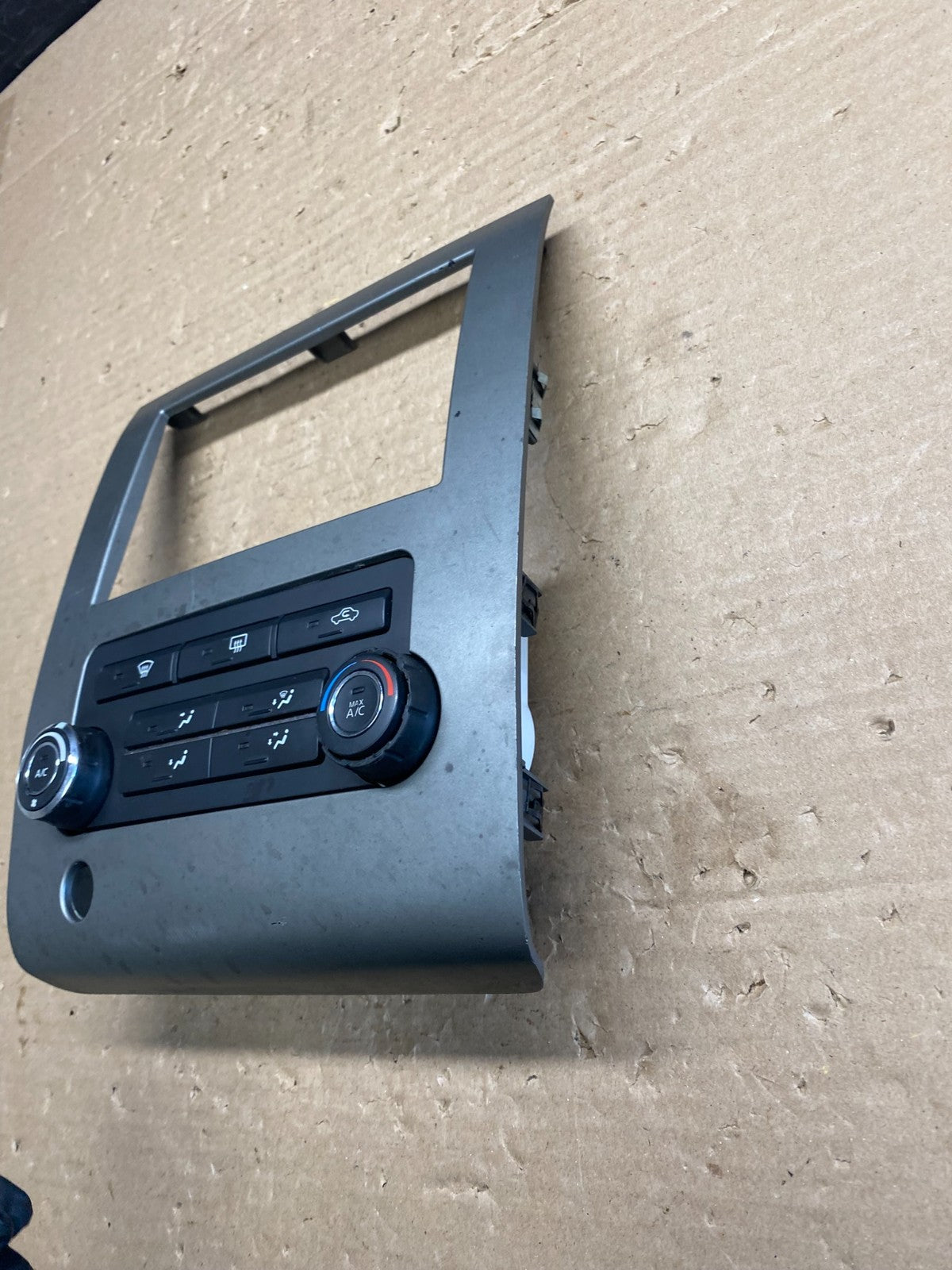2008 - 2012 Nissan Titan Climate Control Hvac Radio Bezel AG6464 DG3