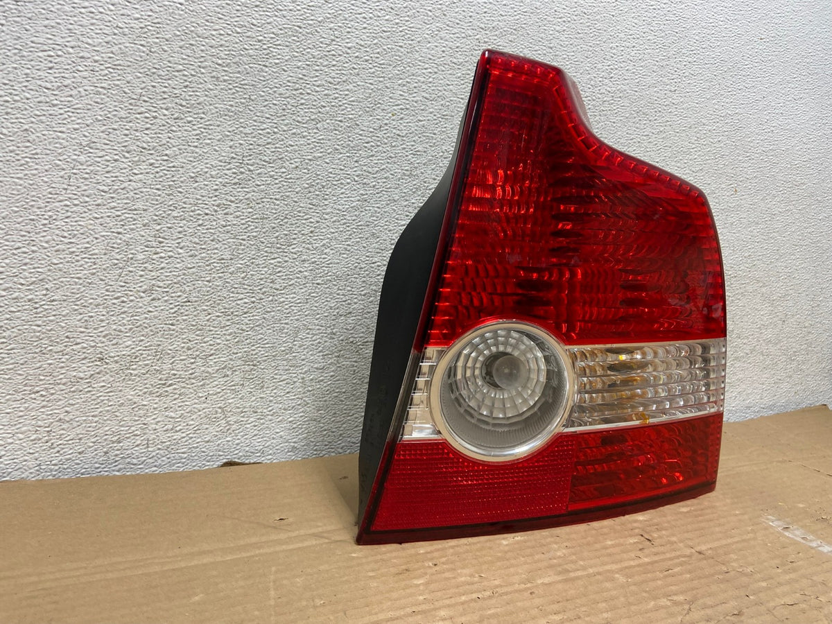 2004 to 2007 Volvo S40 Right Passenger RH Side Tail Light AG9036 LK1