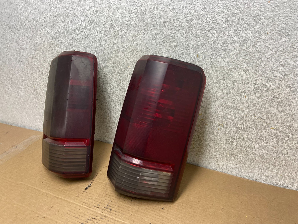 2007 - 2011 Dodge Nitro Left+Right Side Tail Lights AH4074 DW2