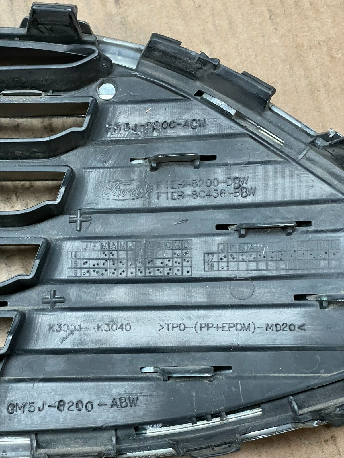 2015 to 2018 Ford Focus Front Upper Grille Grill Z6087 DG6