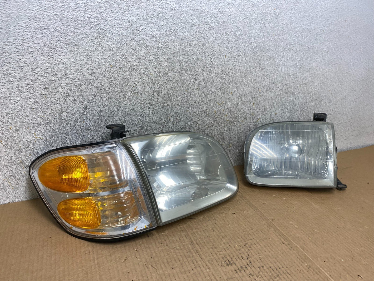 2001-2004 Toyota Sequoia Left+Right Side Halogen Headlights AI6586 DW2