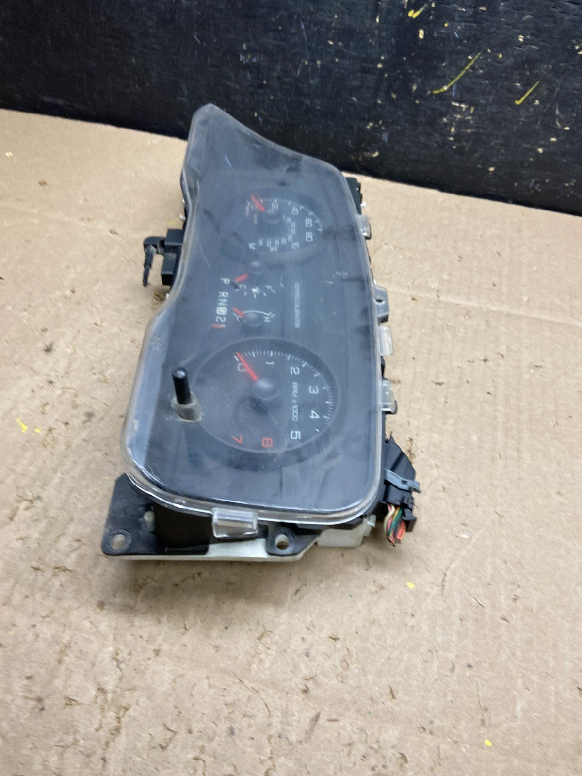2006 to 2011 Ford Crown Victoria Speedometer Cluster Gauge u4988 DG2