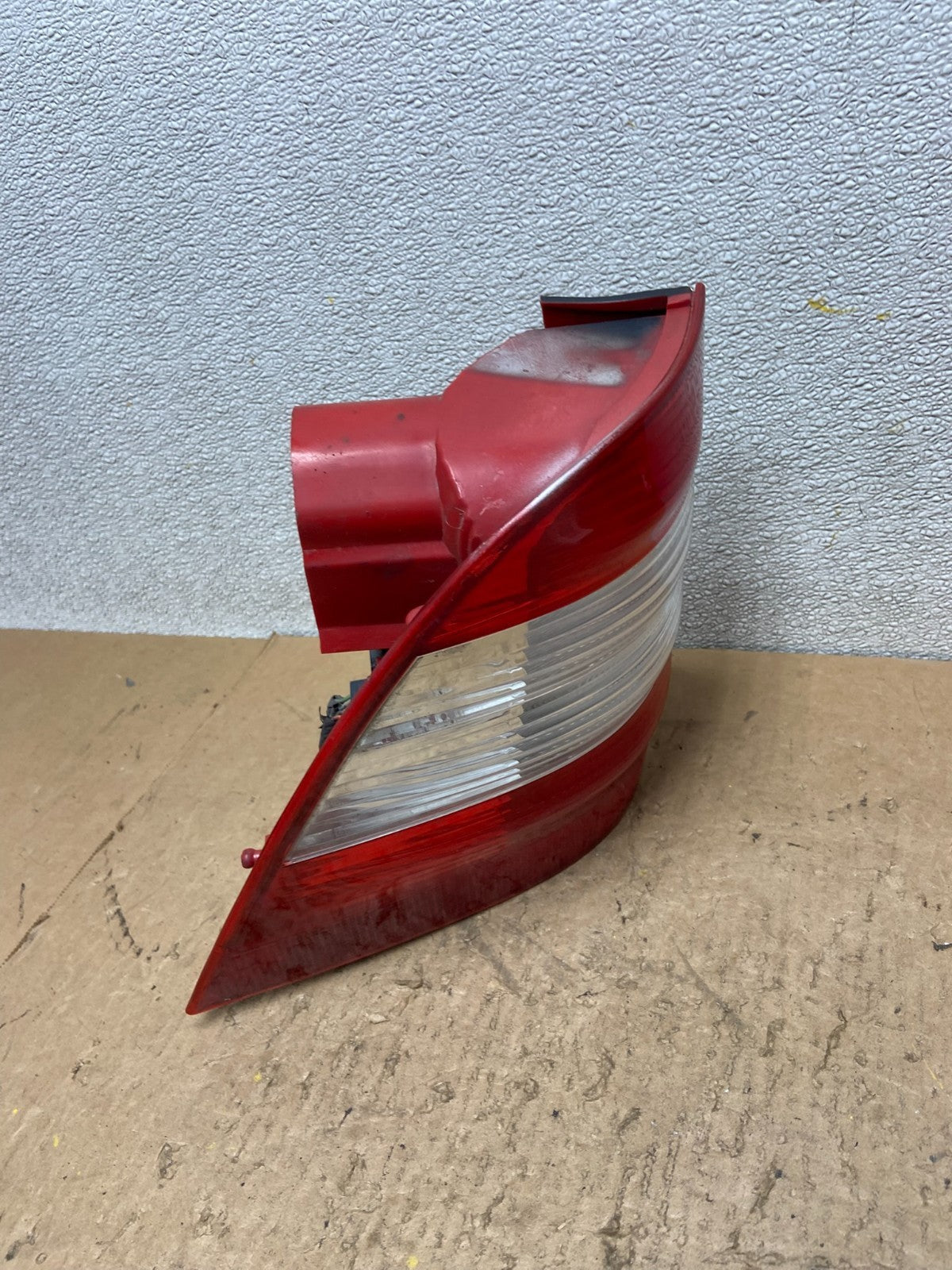 2002-2005 Mercedes ML350 ML-Class Left Driver Lh Side Tail Light OEM AA0064 DW2