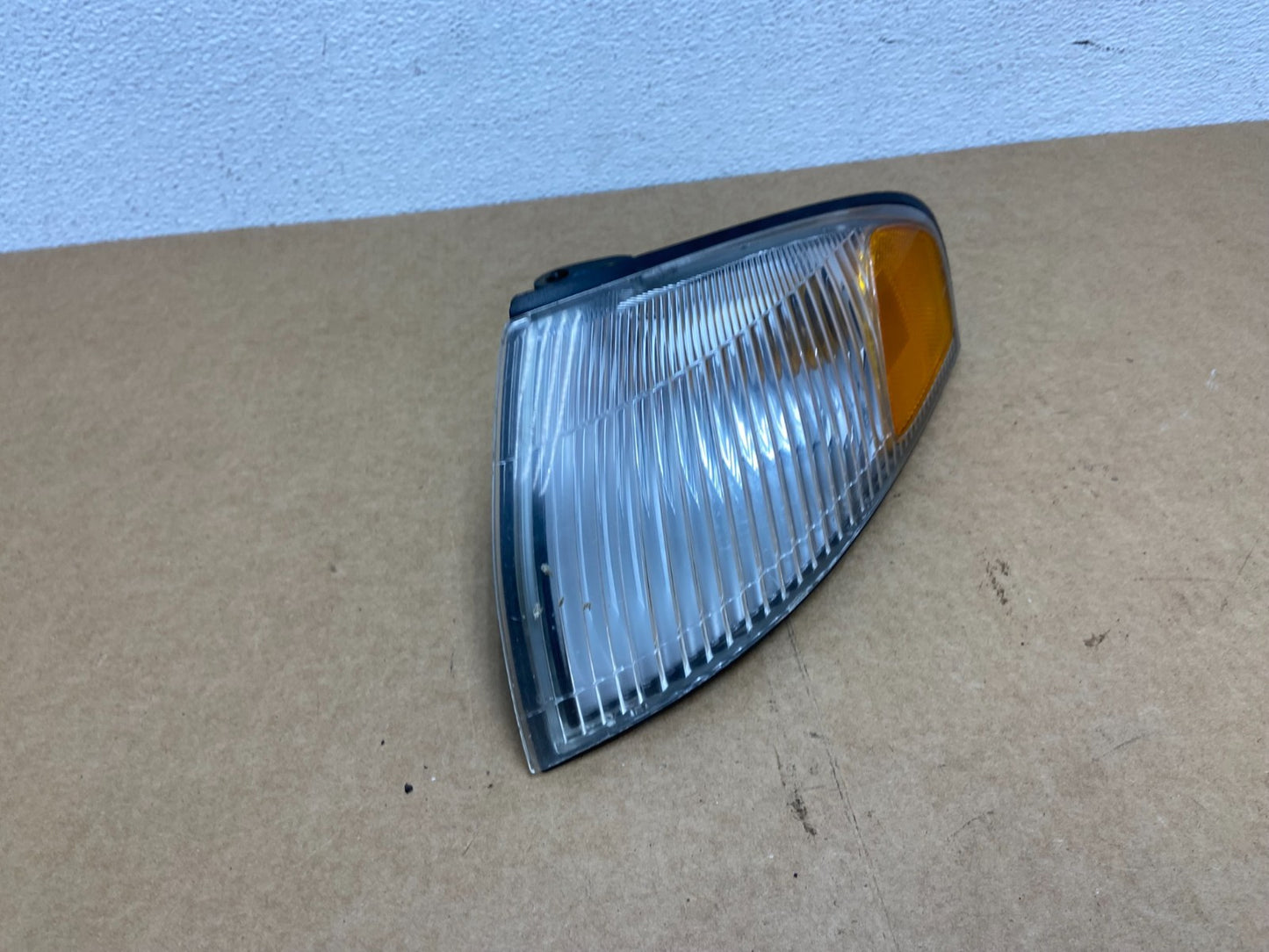 1996 to 1998 Mazda MPV Front Left Driver LH Side Turn Signal AC1700 DG2