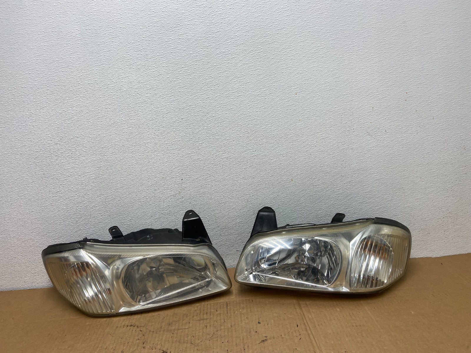 2000 to 2001 Nissan Maxima Left+Right Side Set Halogen Headlights AC7692 DG0