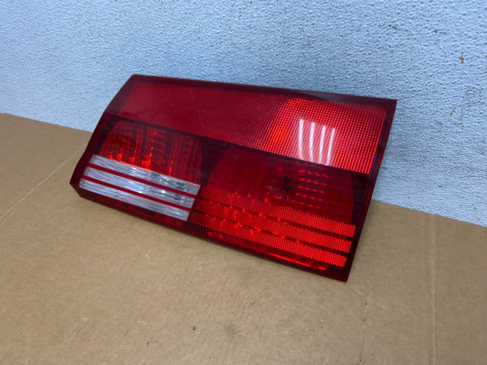 2004-2005 Toyota Sienna Right Passenger RH Side Inner Tail Light AD8921 DW1