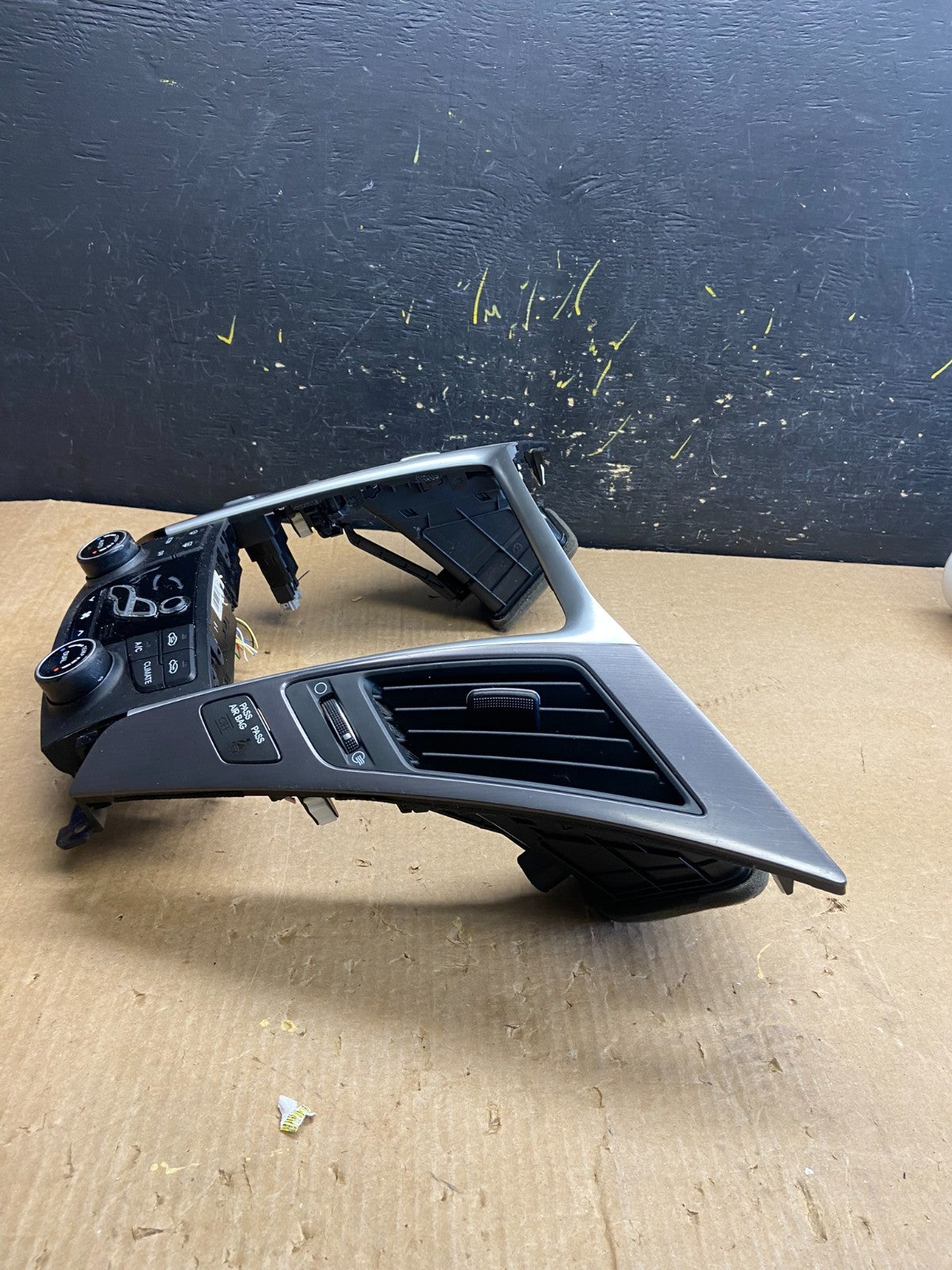 2011 to 2014 Hyundai Sonata Center Radio Climate Control Air Vent Bezel z4159 DG2