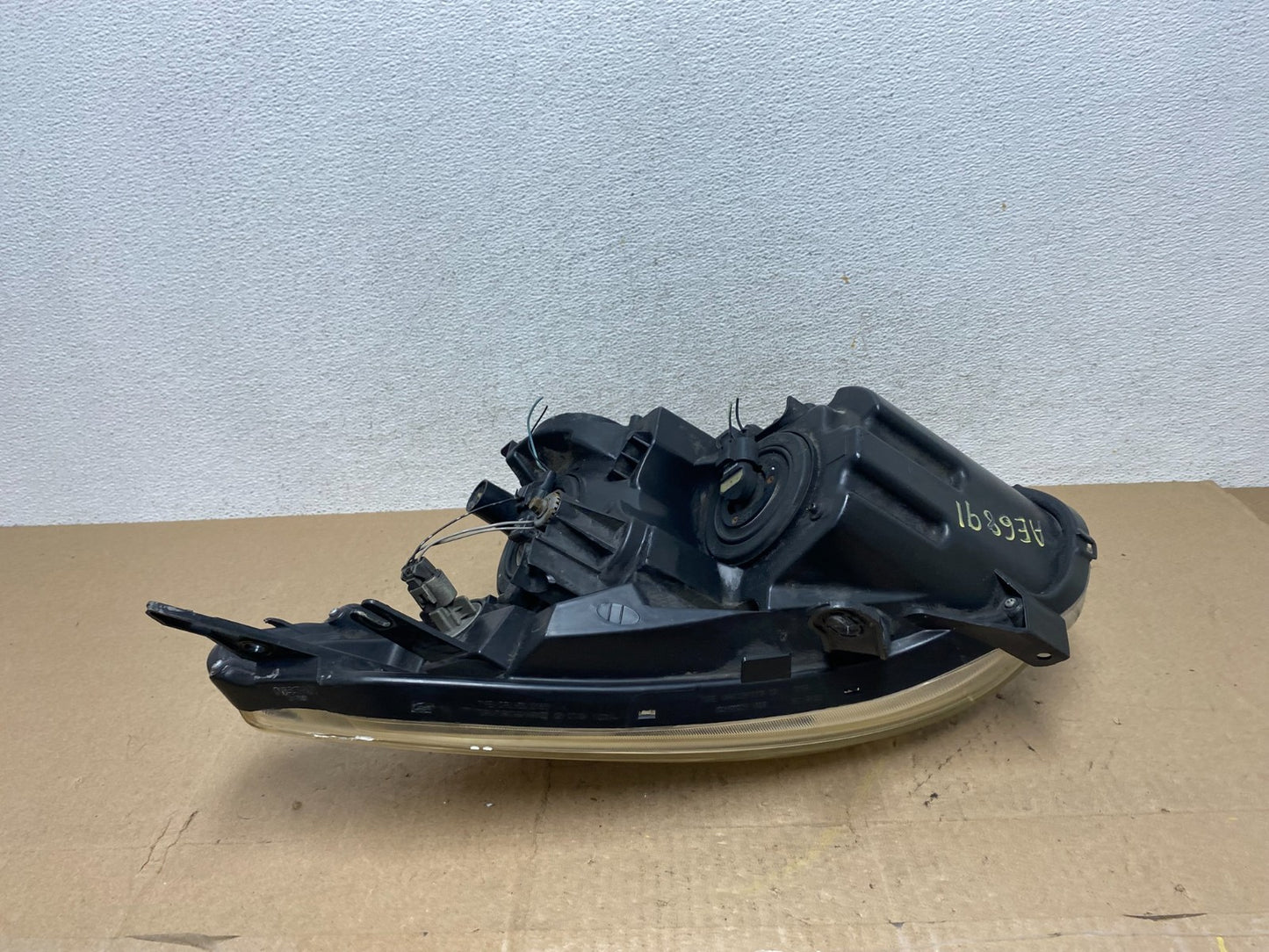 2009-2013 Nissan Rogue Right Passenger Halogen Headlight AE6891 DW4