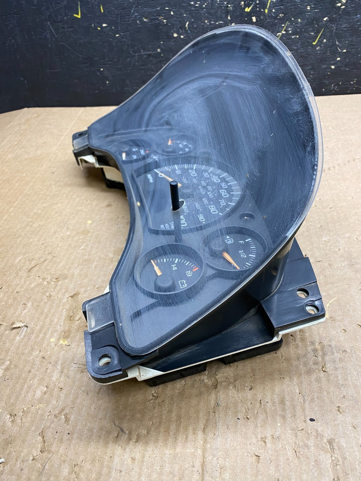2004 to 2007 Chevrolet Express Speedometer Cluster Gauge Z4285 DG2