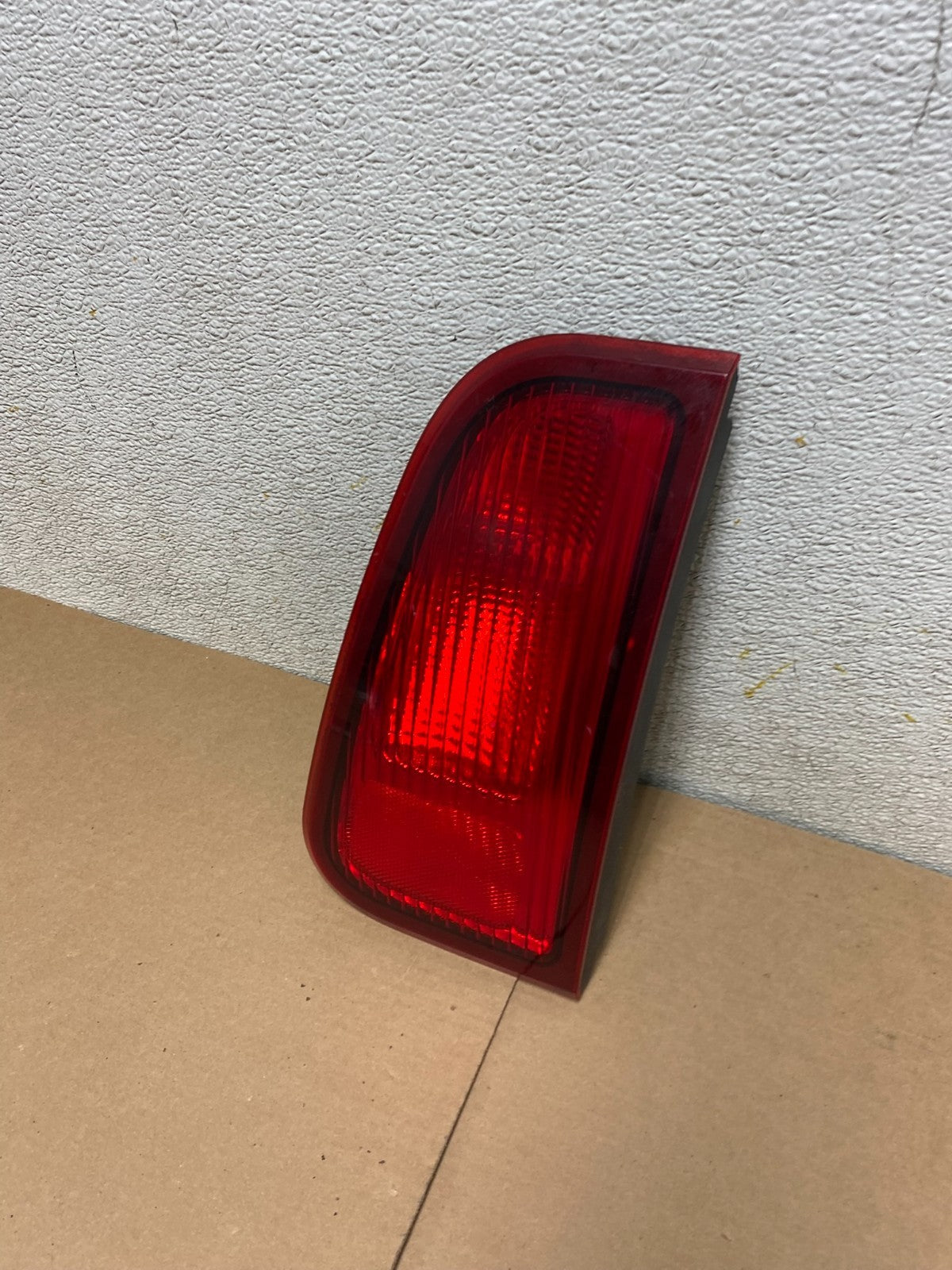 2003-2006 Lincoln Navigator Right Passenger RH Inner Tail Light OEM P4435 DW1