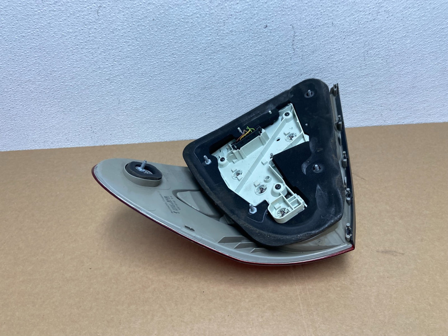 2007 - 2009 Mercedes E E320 E500 Sedan Left Driver LH Tail Light OEM AB9929 DW5