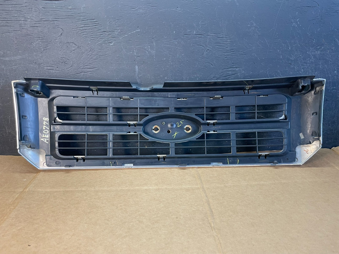 2008 to 2012 Ford Escape Front Upper Grill Grille AE0778 DG3