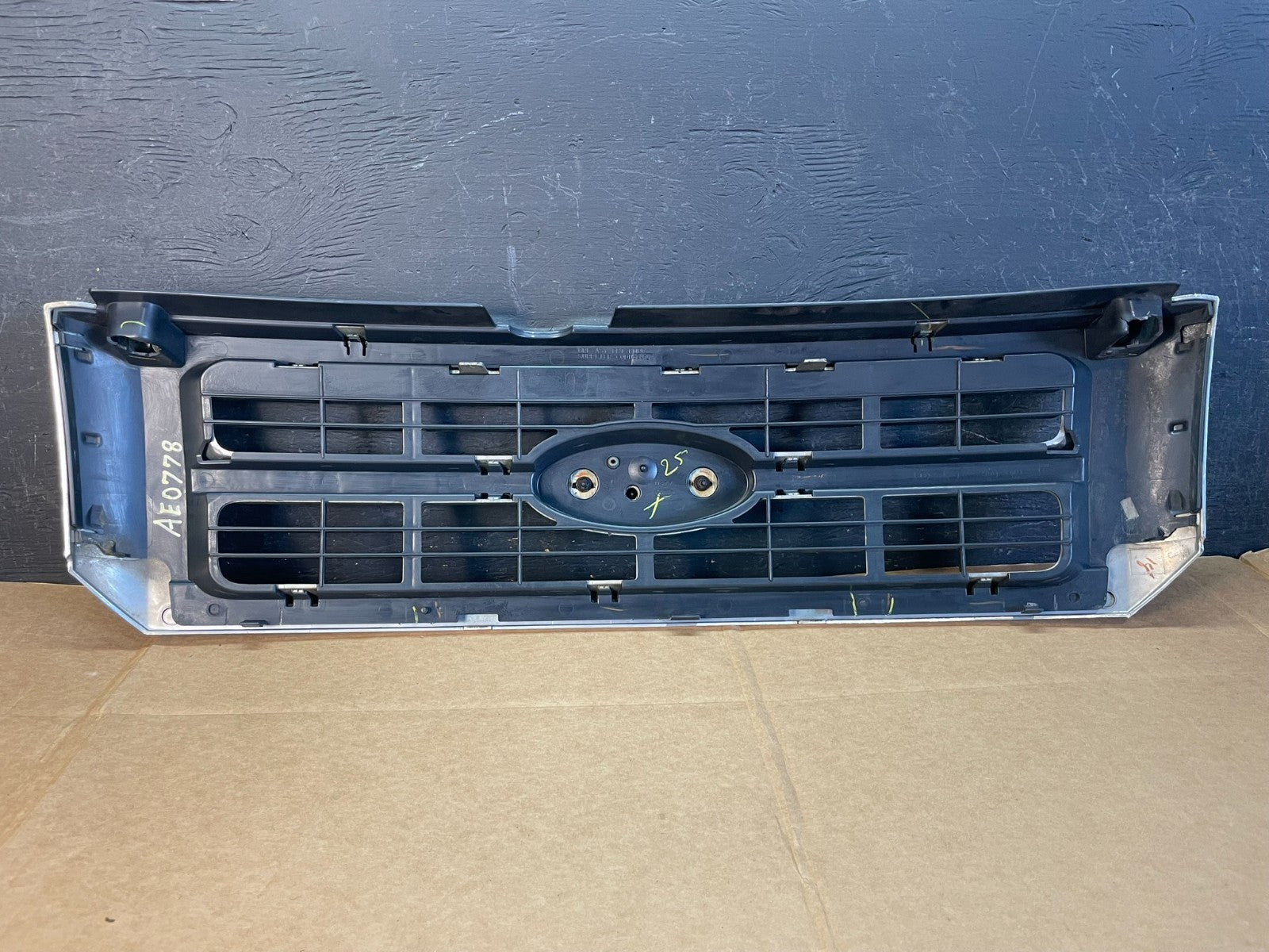 2008 to 2012 Ford Escape Front Upper Grill Grille AE0778 DG3