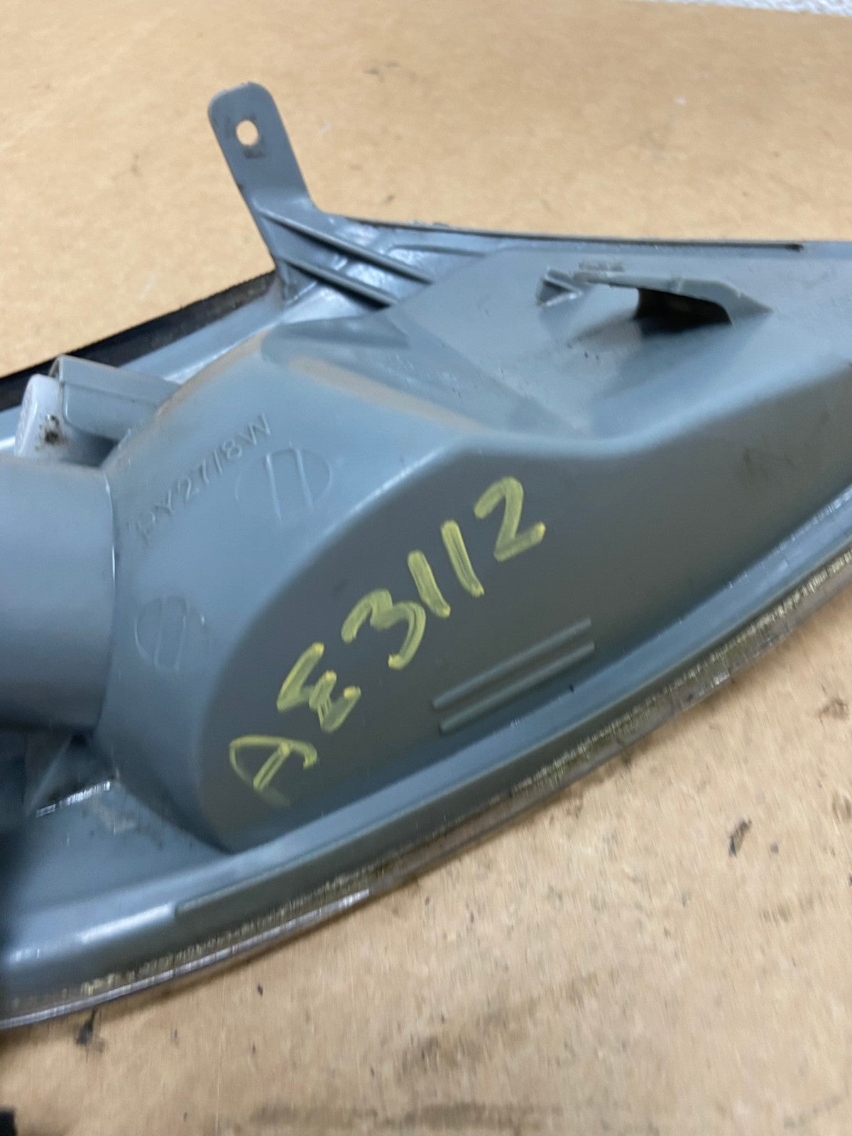 2000 to 2001 Lexus ES300 Left Driver LH Side Turn Signal AE3112 LK6