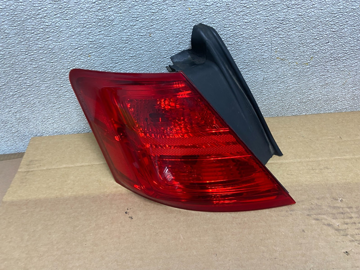 2014 - 2018 Ford Taurus Interceptor Left Driver LH Side Tail Light OEM AB5058 DW0