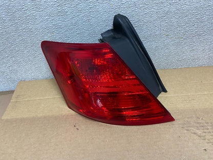2014 - 2018 Ford Taurus Interceptor Left Driver LH Side Tail Light OEM AB5058 DW0