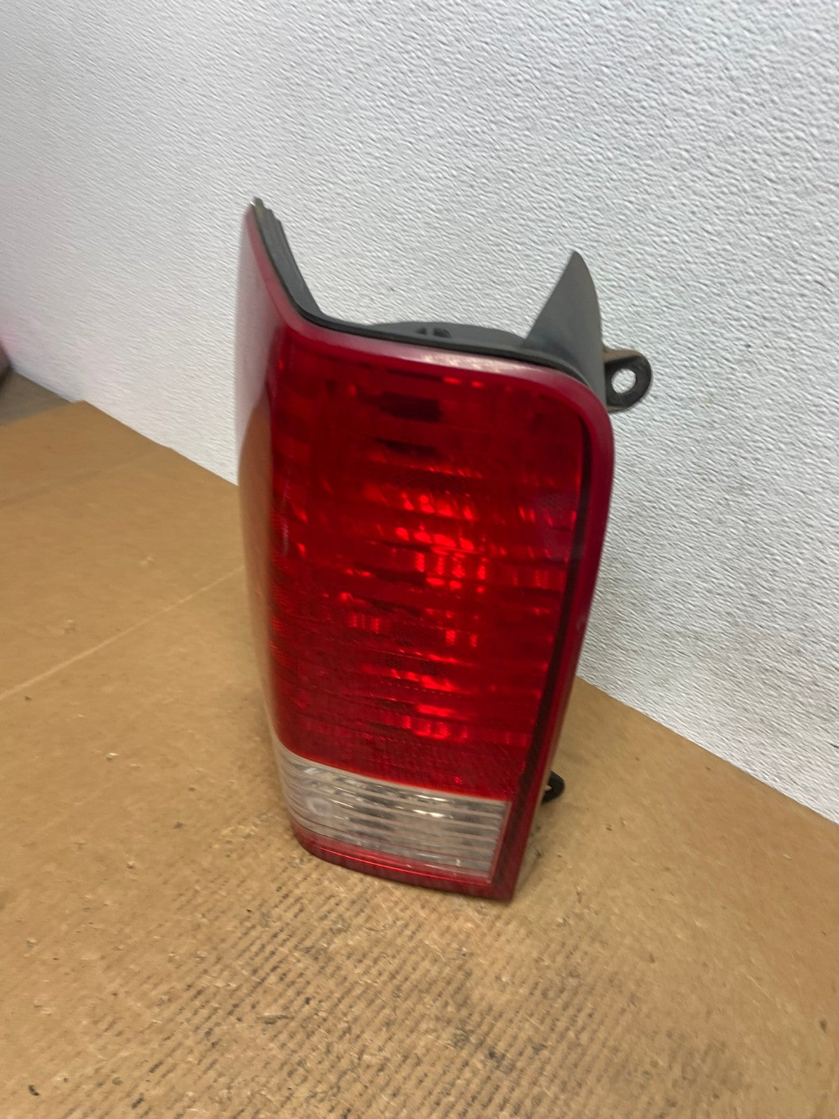 2007 2008 2009 Chrysler Aspen Tail light Left Driver Lh Side AE0602 LK1