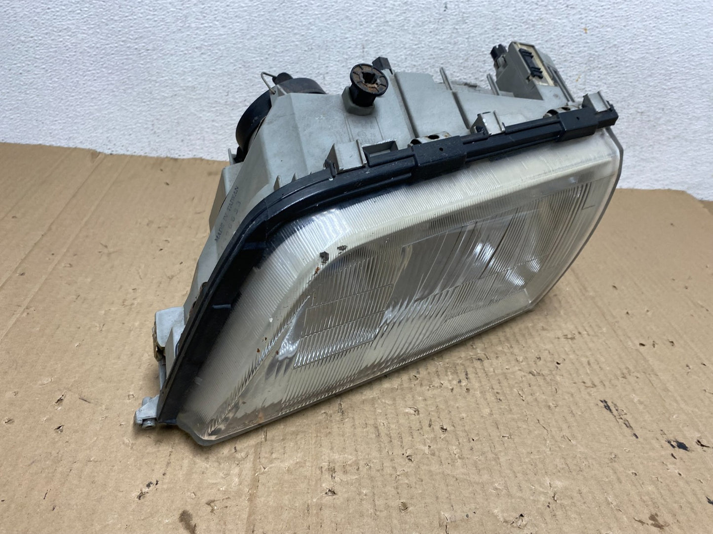 1997 - 2000 Mercedes C C230 W202 Front Left Driver LH Headlight AE9048 DG2