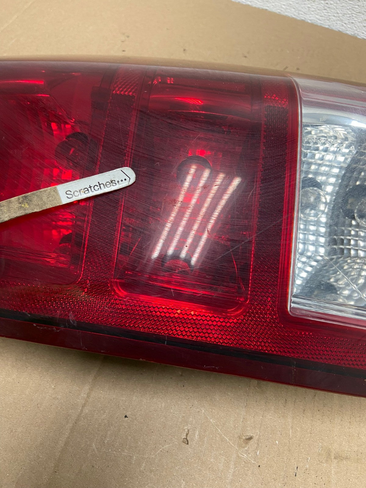 2005 - 2006 Jeep Grand Cherokee Right Passenger Rh Tail Light AD6425 LK3