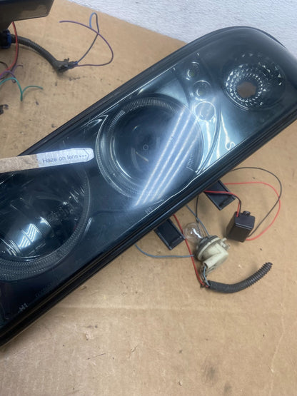 1998 to 2004 Chevrolet S10 Left+Right Set Side Headlights AD52135