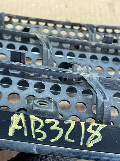 1998 to 2005 Mercedes-Benz ML320 Front Upper Grille Grill OEM ab3218 DG11