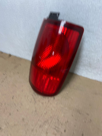 1998 to 2002 Lincoln Navigator Right Passenger RH Side Tail Light AE9347 LK1