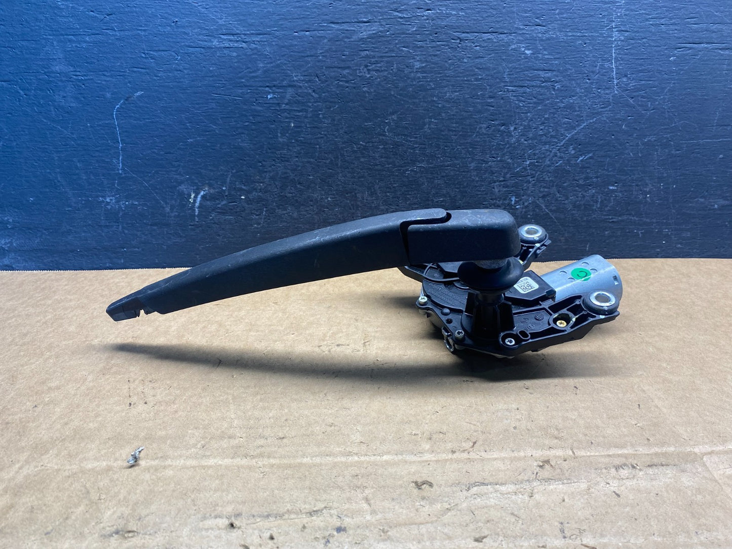 2013-2016 Nissan Pathfinder Back Door Rear Wiper Motor Wiper Blade AD7417 DG3