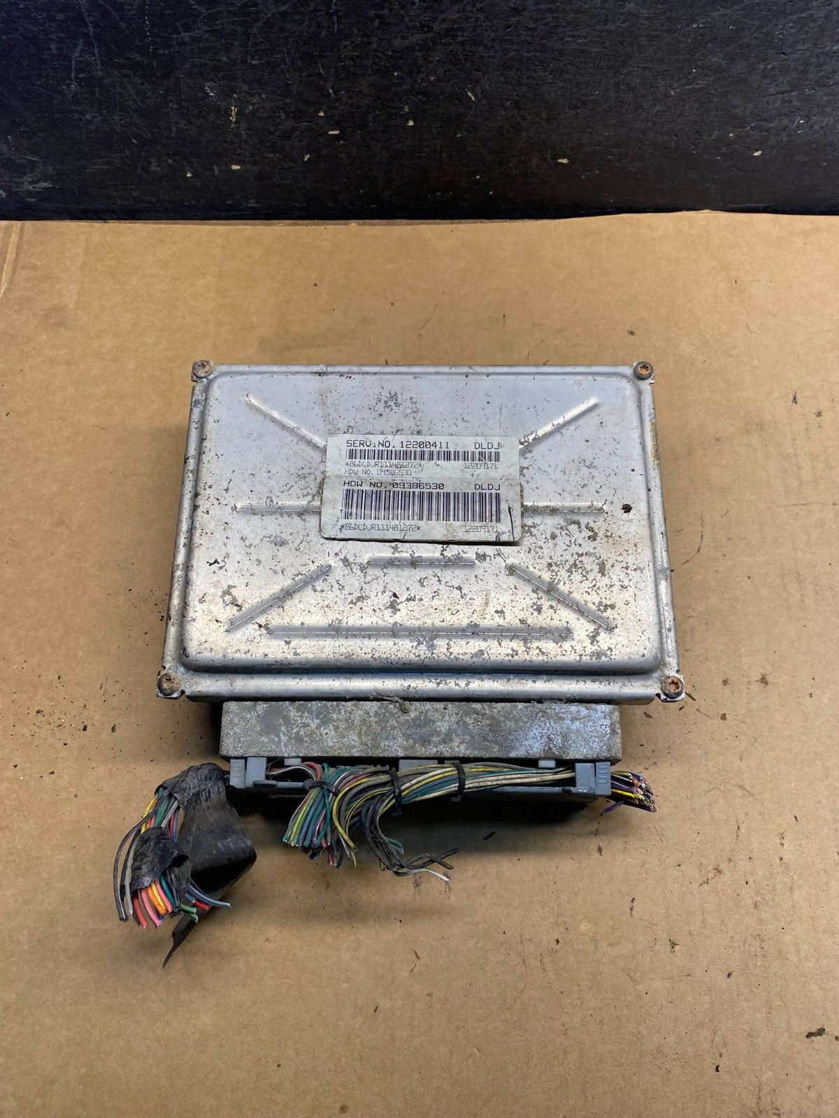 2001-2002 Silverado Tahoe Engine Computer Module 12200411 ECM ECU AH7239 DW0
