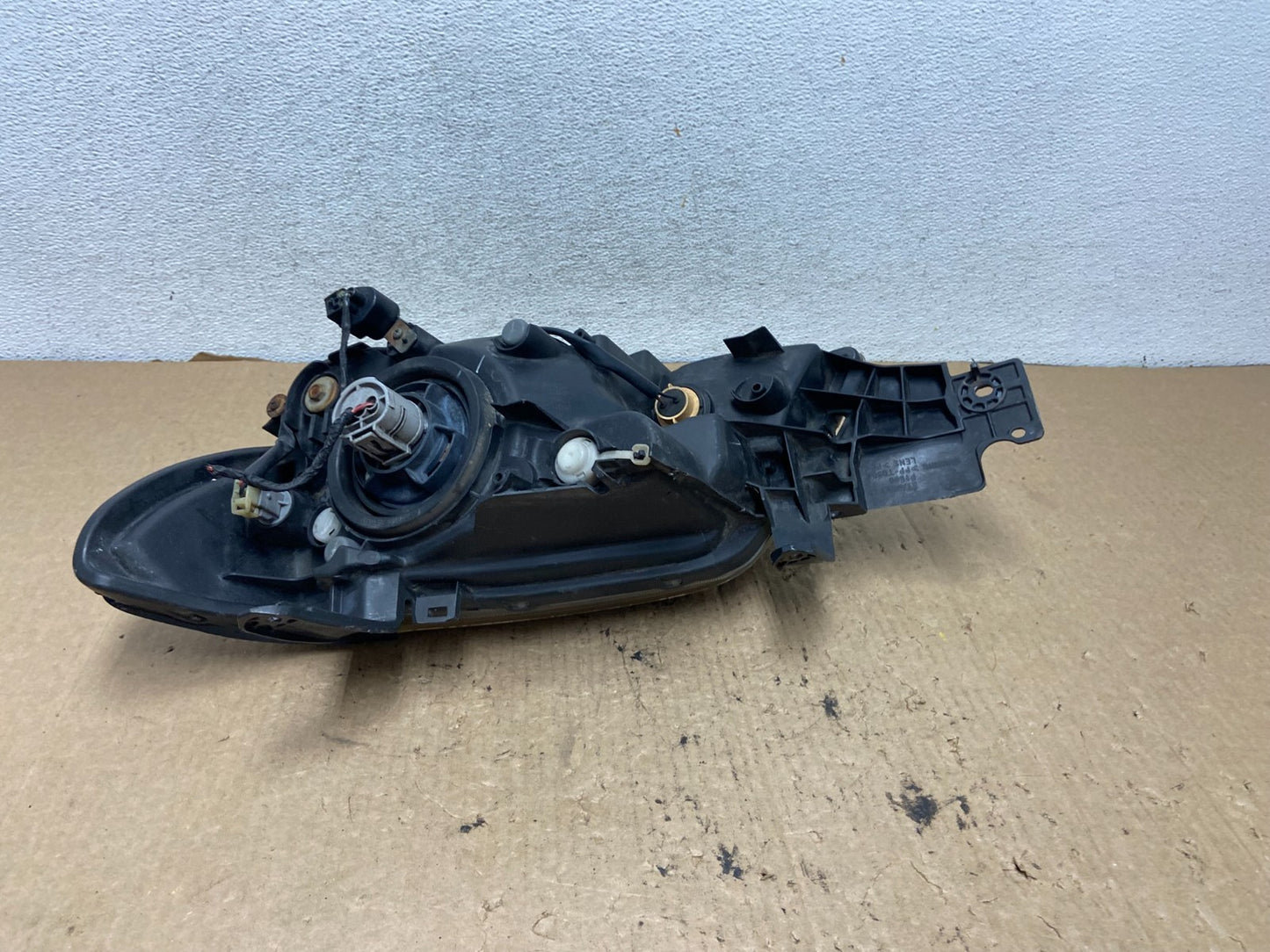 2003-2004 Mitsubishi Outlander Right Passenger Headlight AG3235 DW4