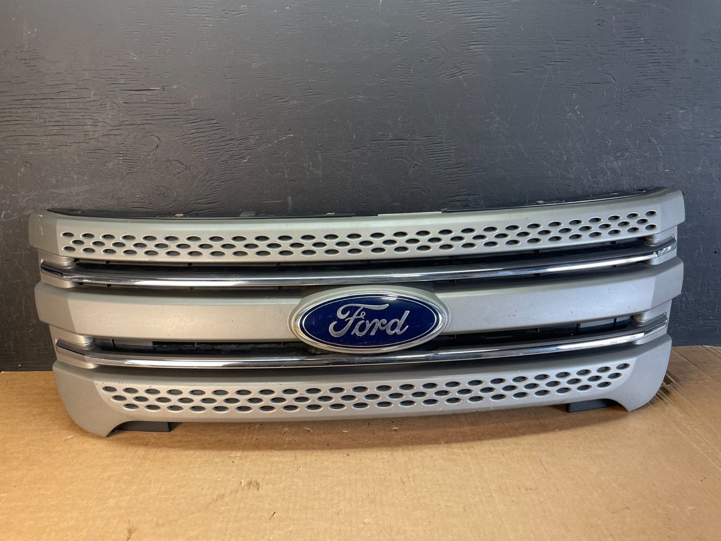 2011 to 2015 Ford Explorer Upper Front Grill Grille AE8382 DW0