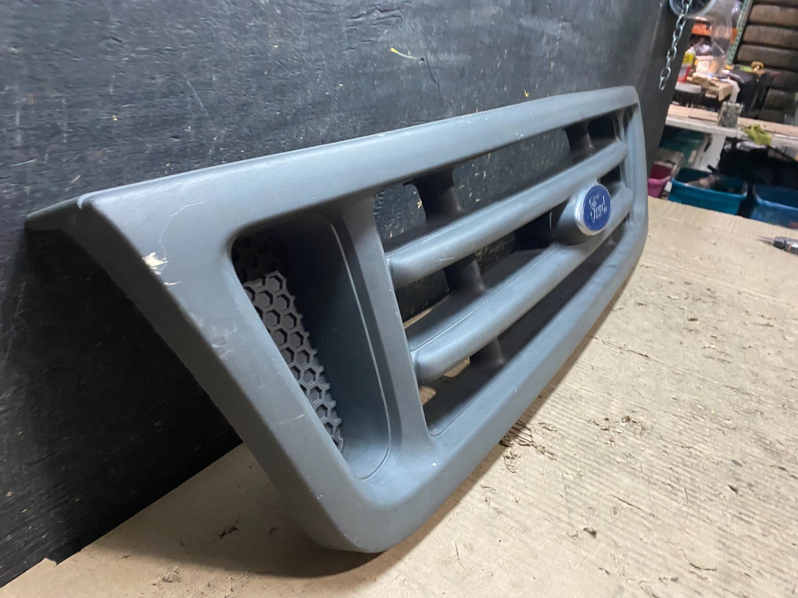 2003 to 2007 Ford Econoline E150 E250 E350 Front Grille Grille V6741 DG2