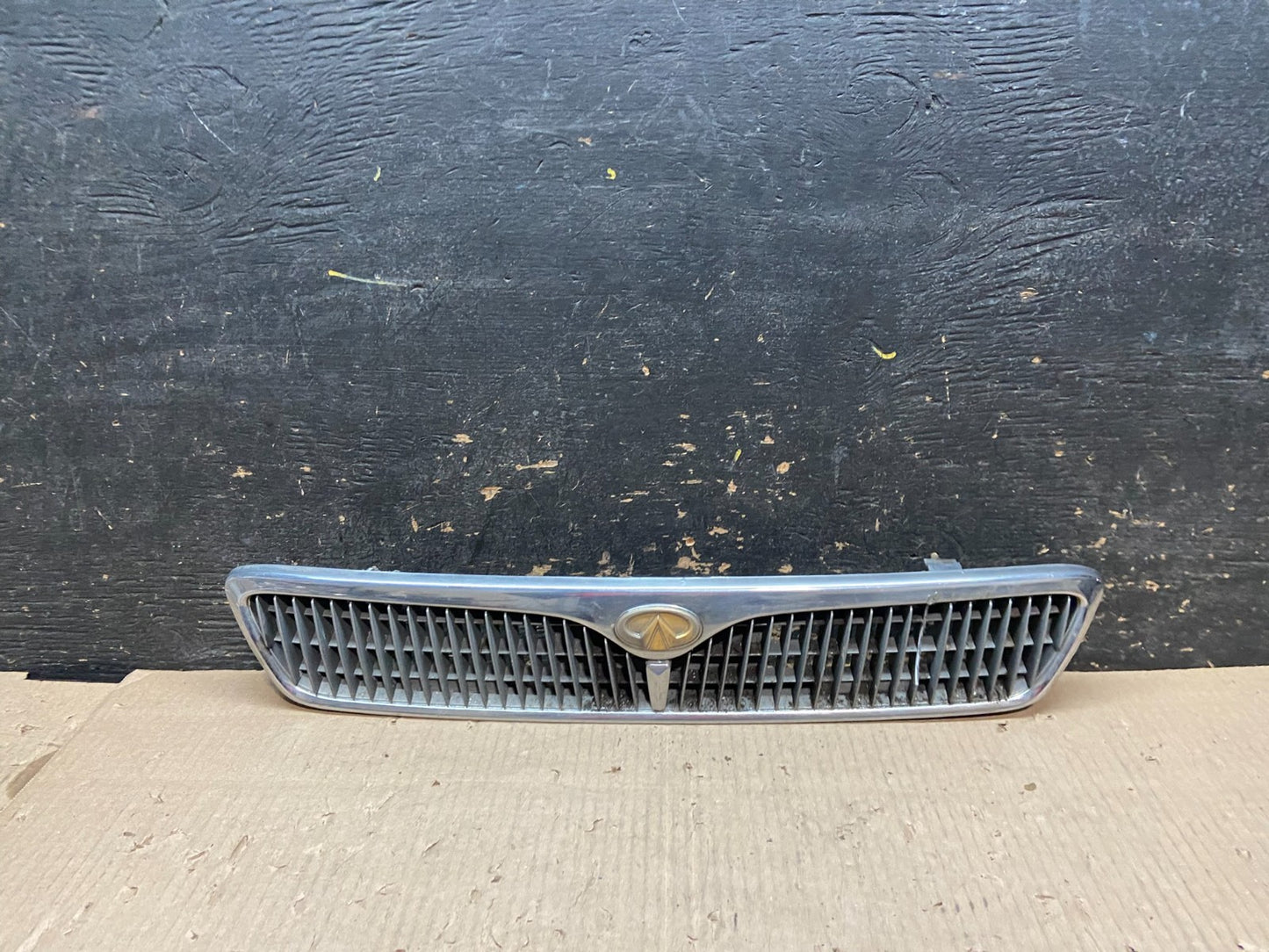 1999 Infiniti G20 Front Upper Grill Grille OEM X7901 DG0