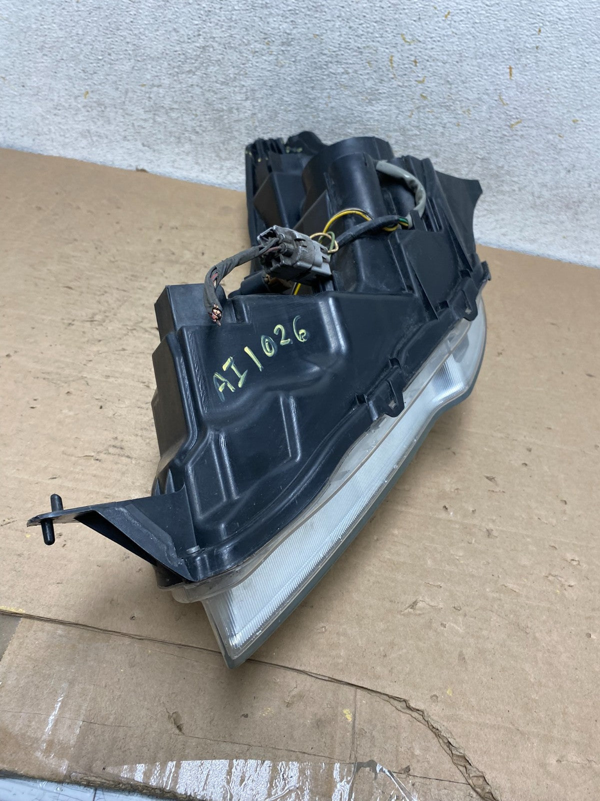 2013 - 2014 Subaru Legacy Outback Right Passenger Headlight AI1026 DW10
