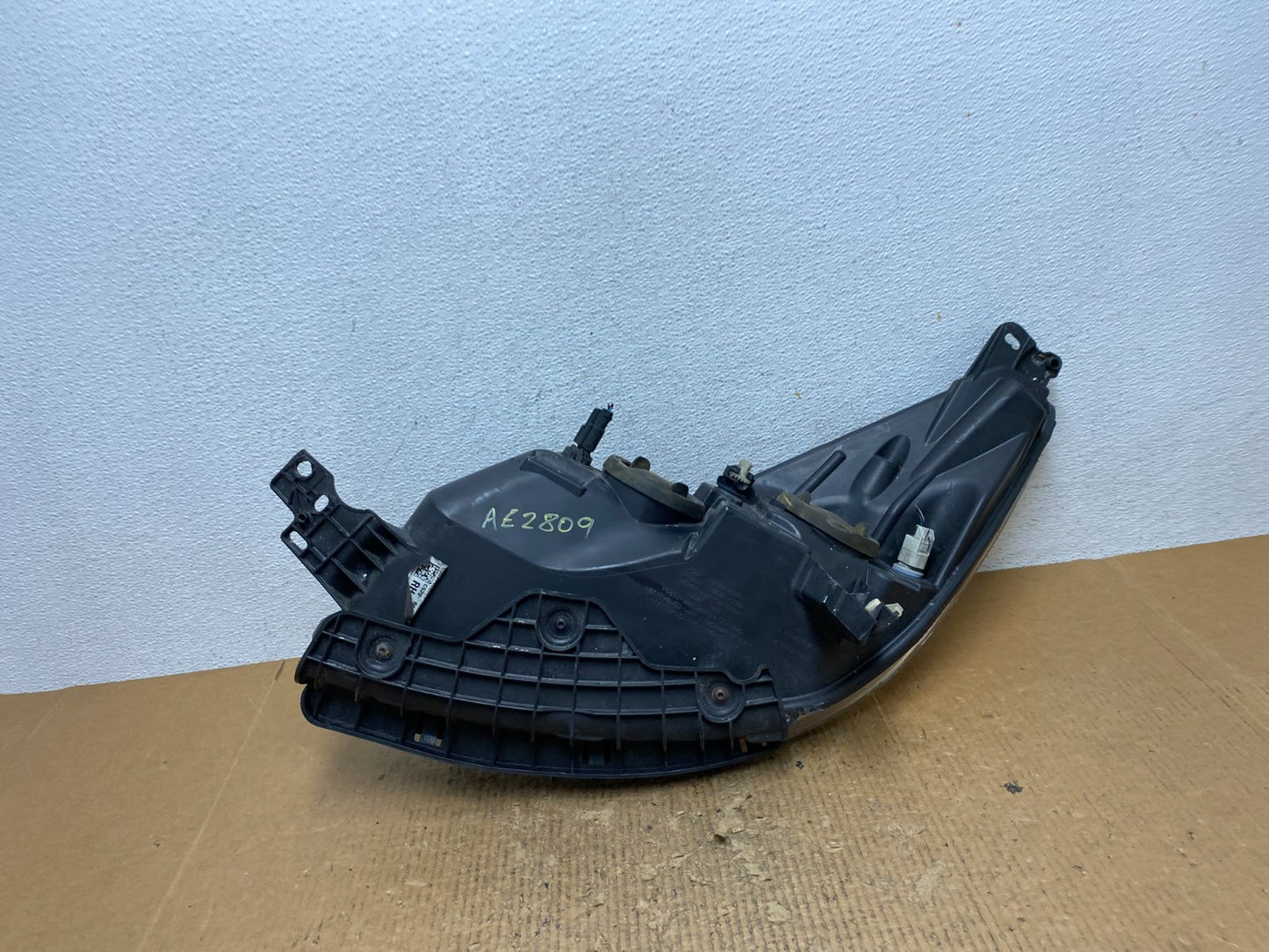 2013 - 2016 Ford Escape Headlight Right Passenger RH Side Halogen AE2809 DW8