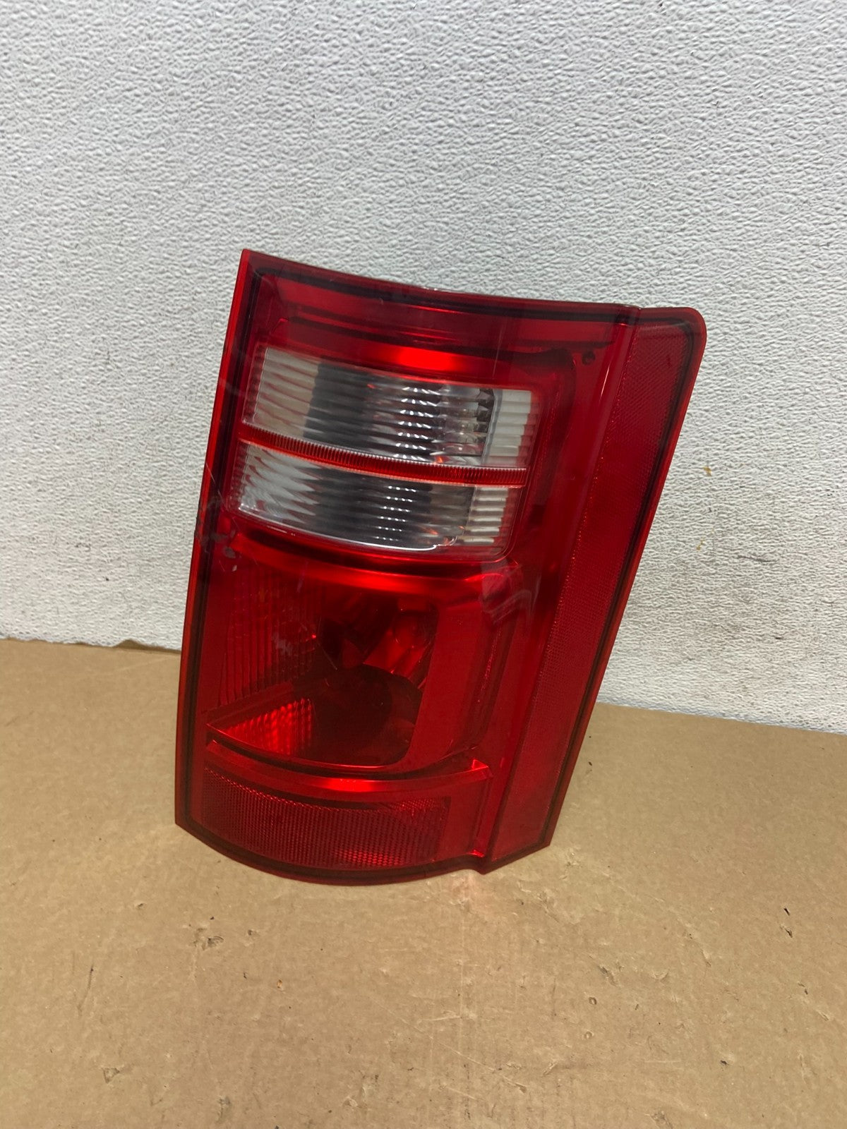 2008 2009 2010 Dodge Grand Caravan Right Passenger Rh Tail Light AF7333 DW0