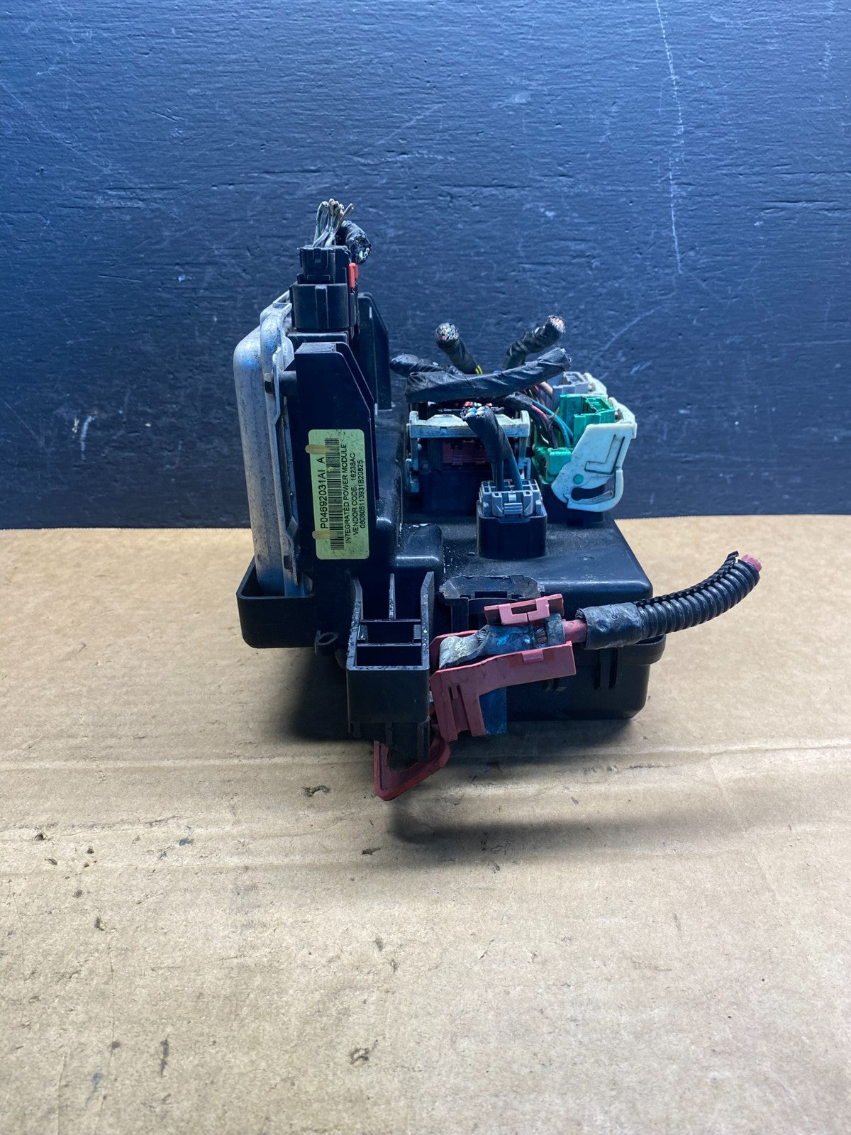 2006 2007 Chrysler 300 Totally Integrated Power Module Fuse Box TIPM AD7420 DG2