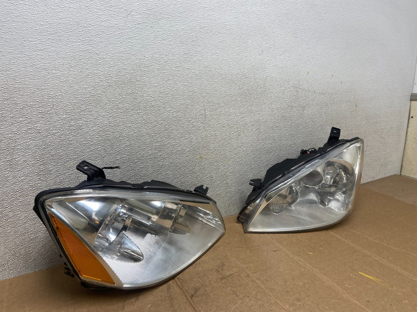 2002 to 2004 Nissan Altima Left+Right Side Set Halogen Headlights OEM AA1318 DW2