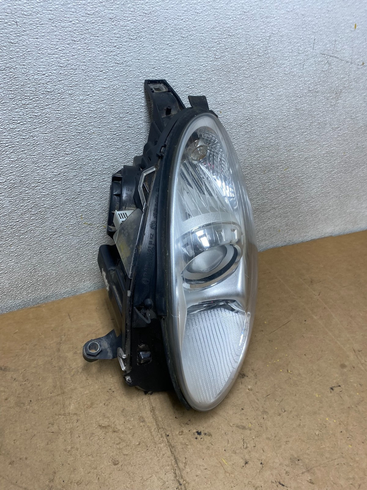 Xenon HID 2006 2010 Mercedes W251 R-Class Left Driver LH Headlight  OEM X7233 GD2