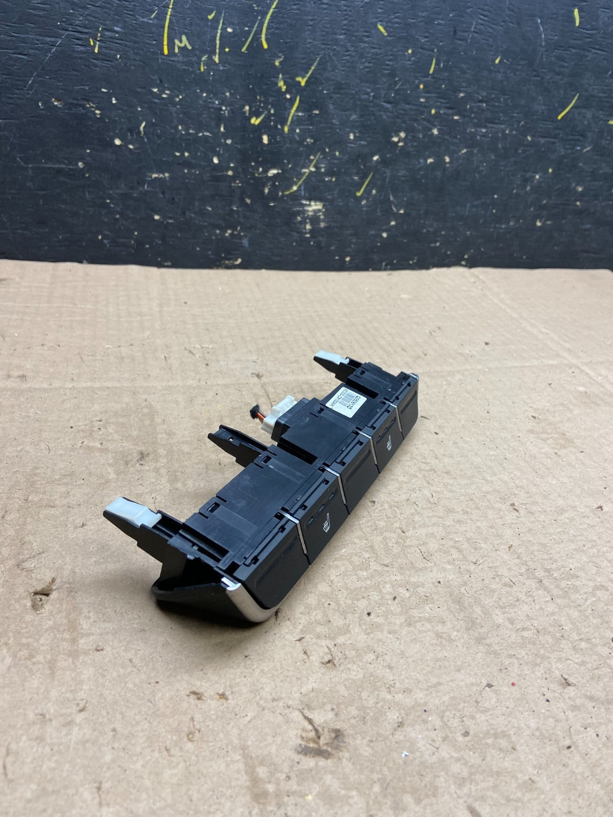 2017 - 2020 Kia Sorento Center Seat Heater Center Console Switches OEM Z0091 DG1