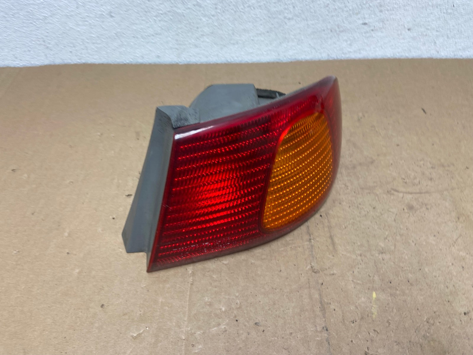 1998 1999 2000 Toyota Corolla Right Passenger Side Tail light AC5810 LK2